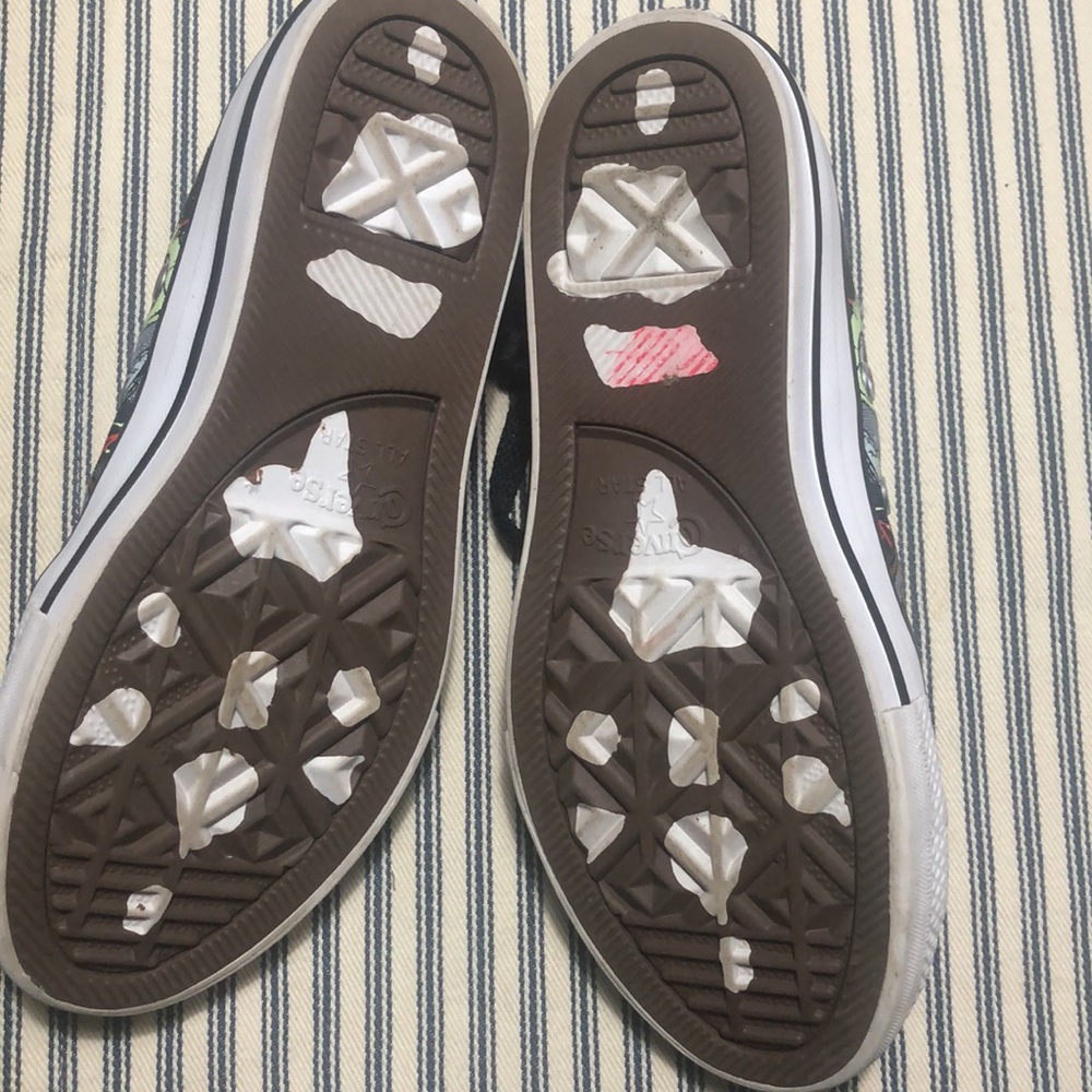 Dinosaur themed Converse sneakers - Picture 4 of 10